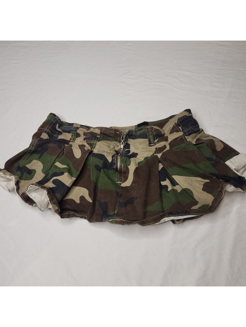 Almost Famous ruffle shorts